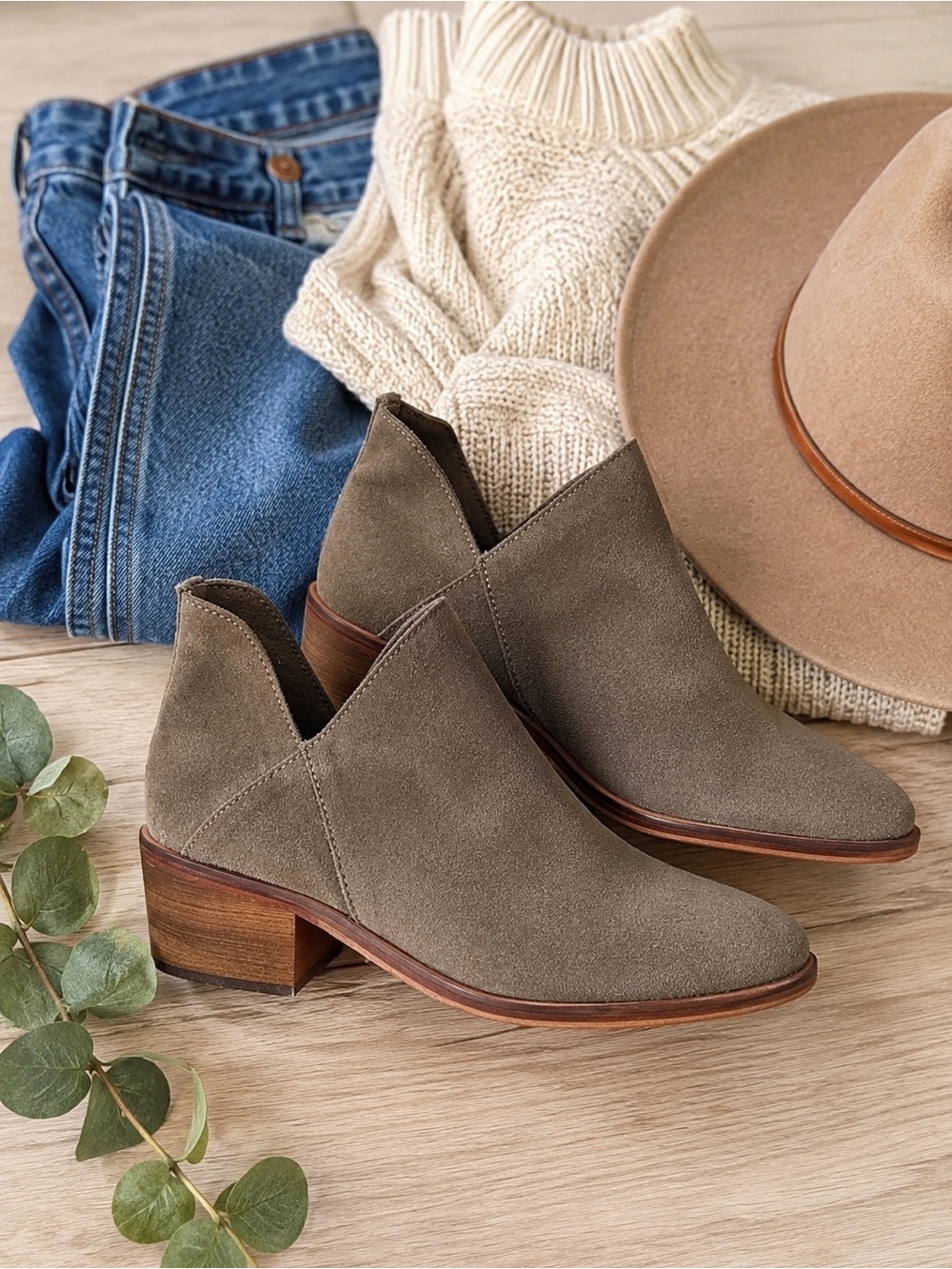 SUEDE TAUPE CHELSEA ANKLE BOOTIES SIZE 8.5 EUC ZARA